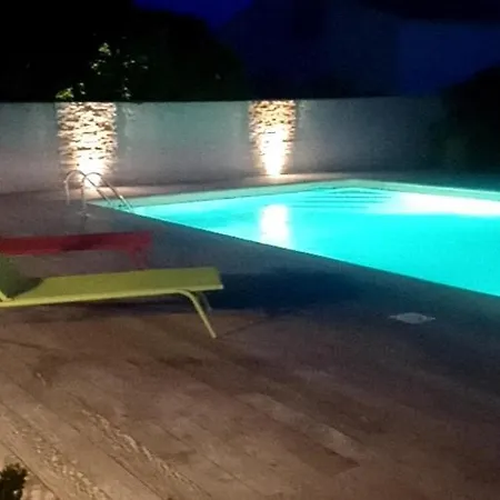 Bas De T3 55m2 Piscine